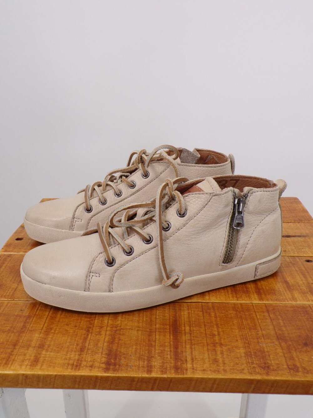 Blackstone Women's JL24 Leather Shoes Color: Stone Size 37 (US 6.5 - 7)